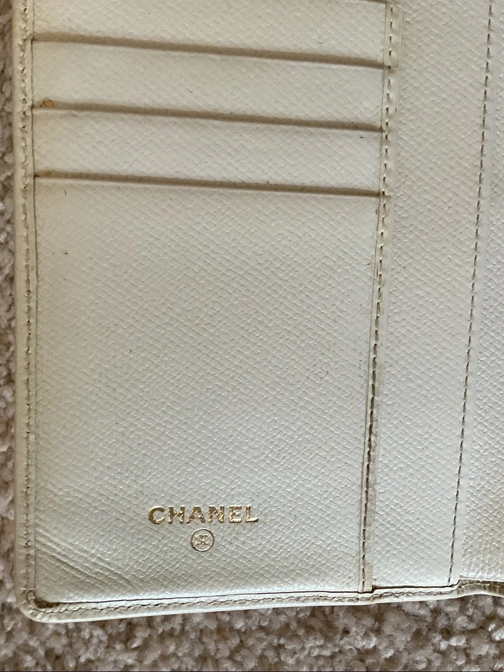 CHANEL elegant continental